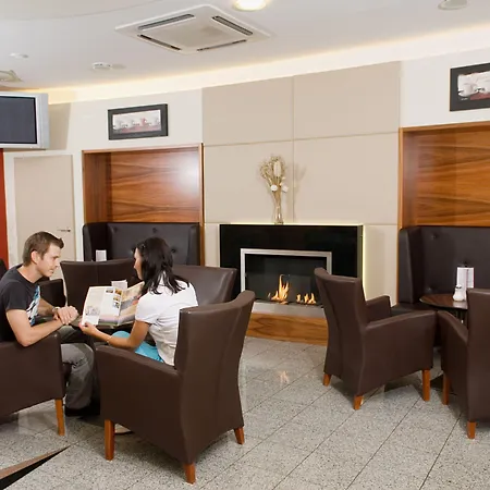 City Hotel Stockerau Szálloda