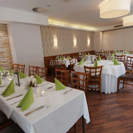 City Hotel Stockerau 4*