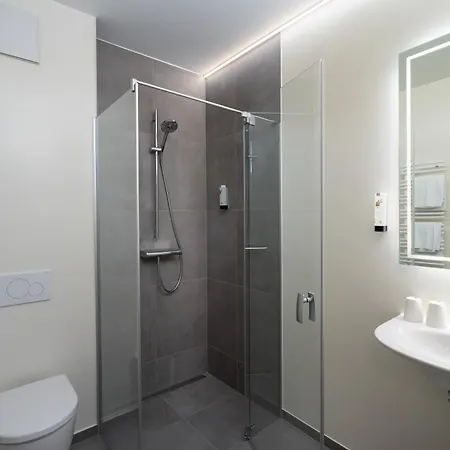 City Hotel Stockerau 4*