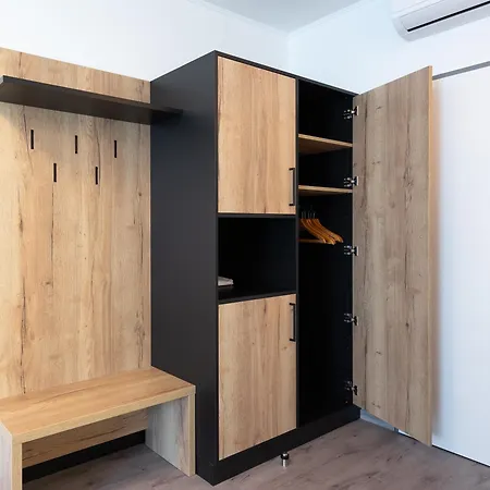 City Hotel Stockerau فندق 4*