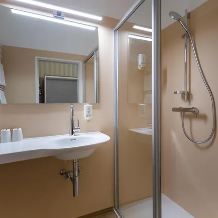 City Hotel Stockerau 4*