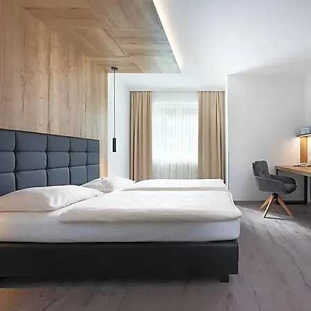 City Hotel Stockerau Szálloda