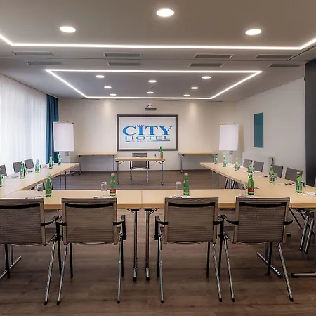 City Hotel Stockerau فندق تشوكيراو