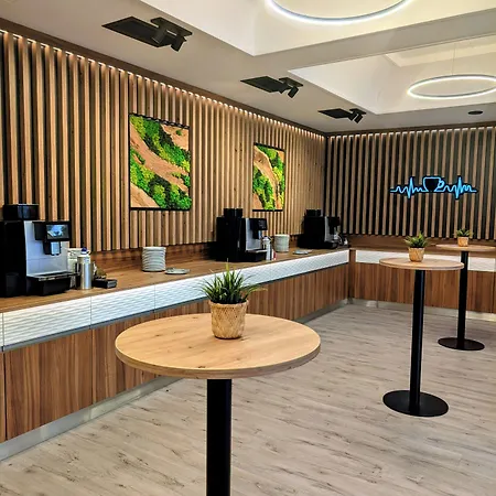 City Hotel Stockerau 4* تشوكيراو