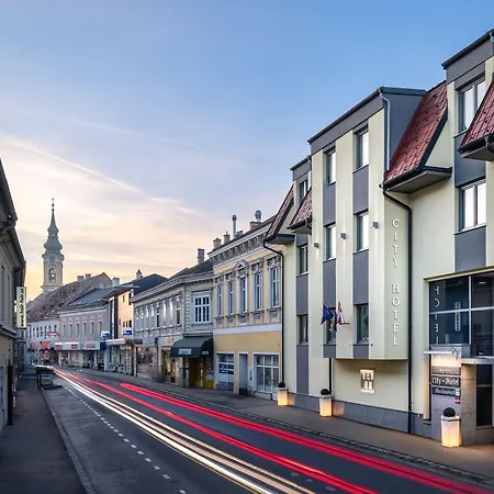 City Hotel Stockerau فندق 4*