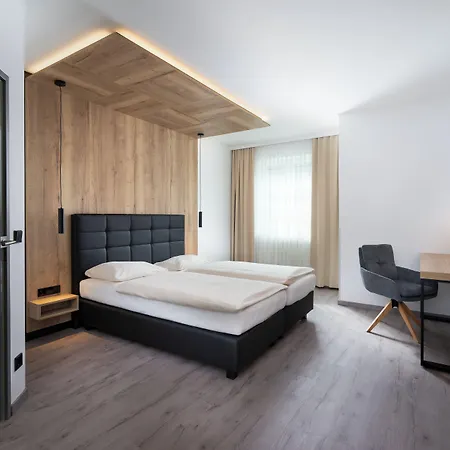 City Hotel Stockerau 4*