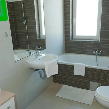 City Hotel Stockerau Szálloda