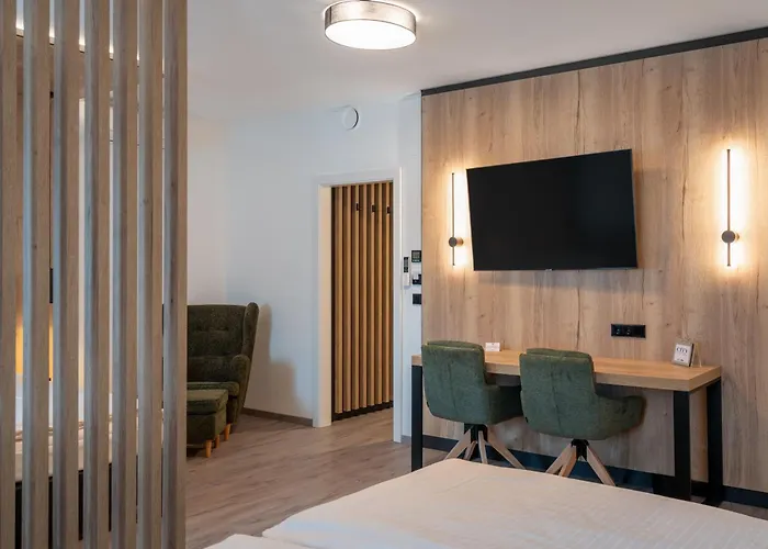 City Hotel Stockerau ホテル 4*