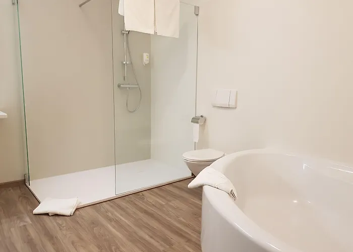 City Hotel Stockerau 4*