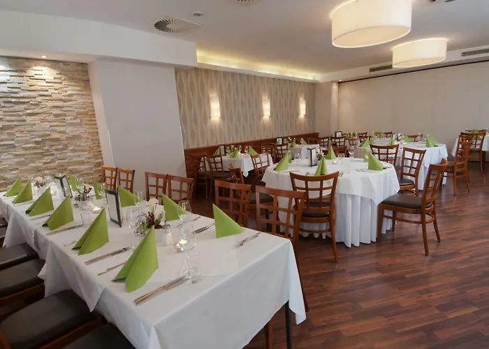 City Hotel Stockerau 4*