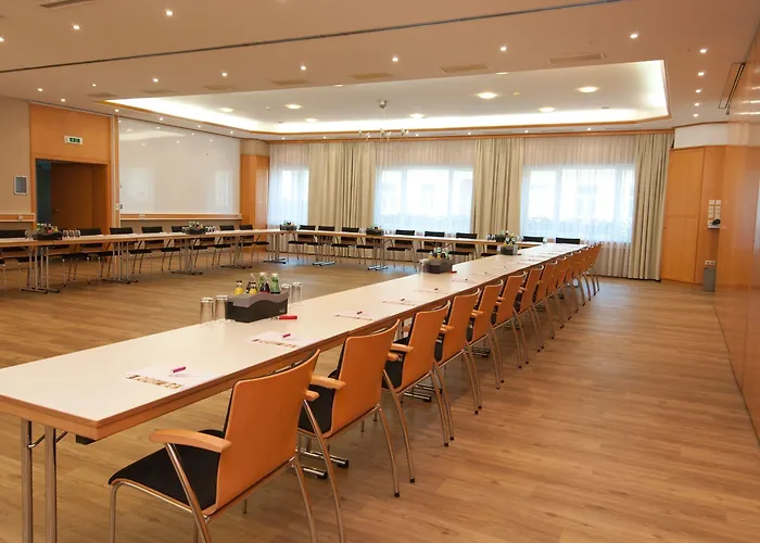 City Hotel Stockerau فندق 4*