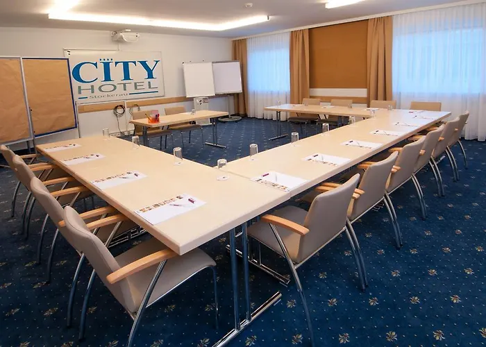 ホテル City Hotel Stockerau シュトッケラウ
