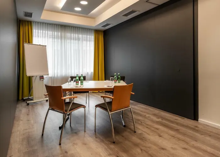 City Hotel Stockerau ホテル