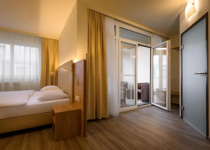 City Hotel Stockerau 4*